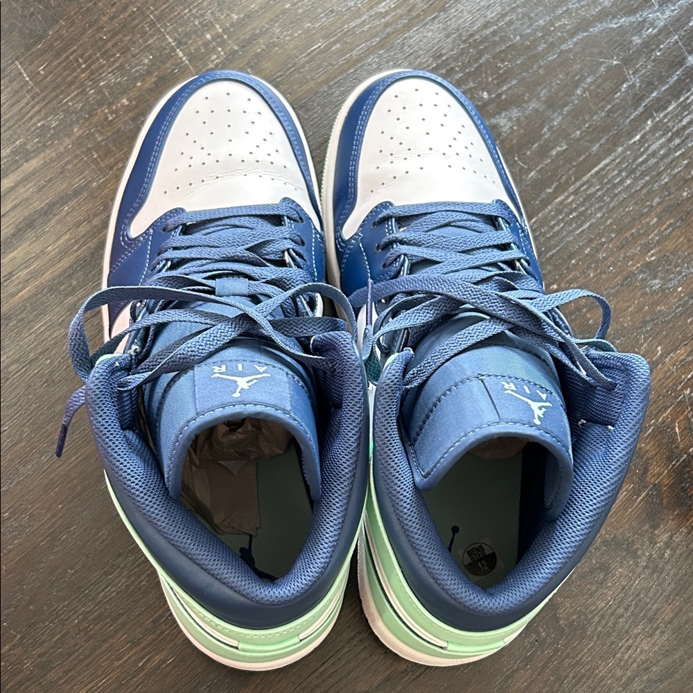 Nike Air Jordan 1 Mid - Picture 4 of 8